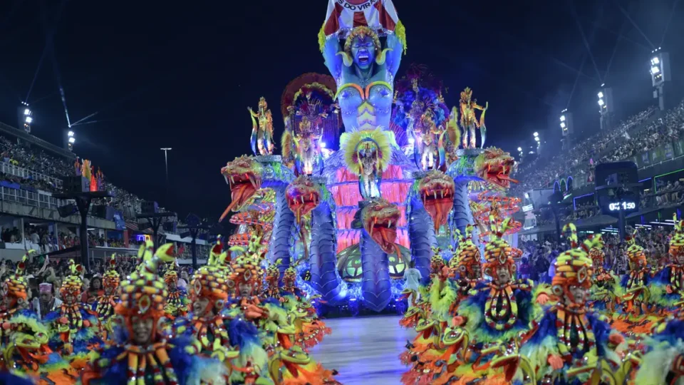 Escolas de samba do Rio vão mostrar enredos de 2025 na Cidade do Samba