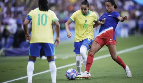 Brasil perde para os EUA e fica com a prata no futebol feminino em Paris