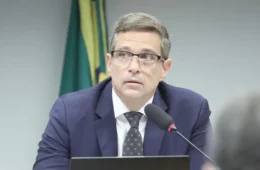 Em ação popular, Boulos pede à Justiça suspensão de poderes de Campos Neto no BC