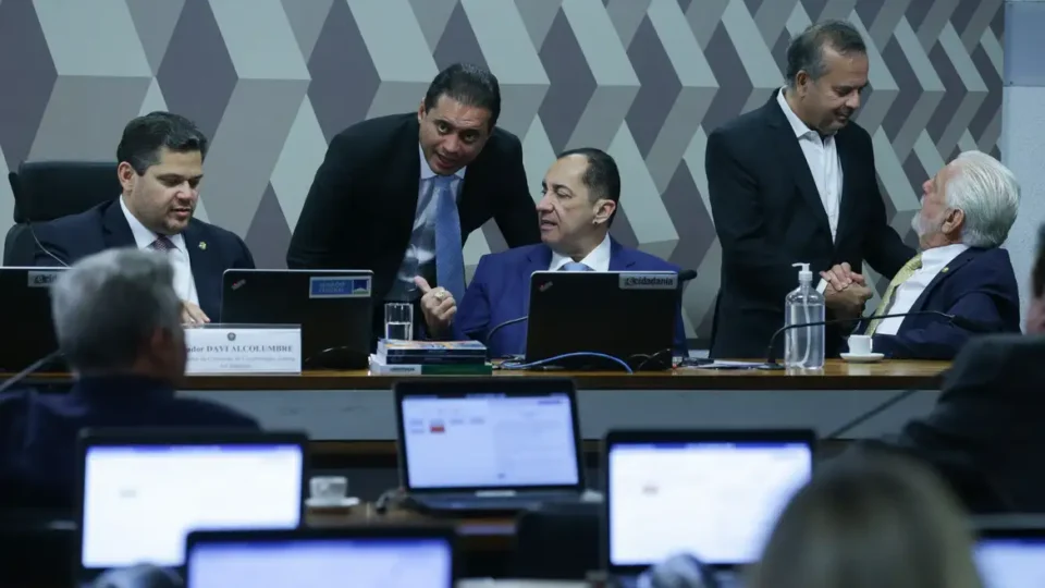 CCJ do Senado reduz prazo de inelegibilidade previsto na Ficha Limpa