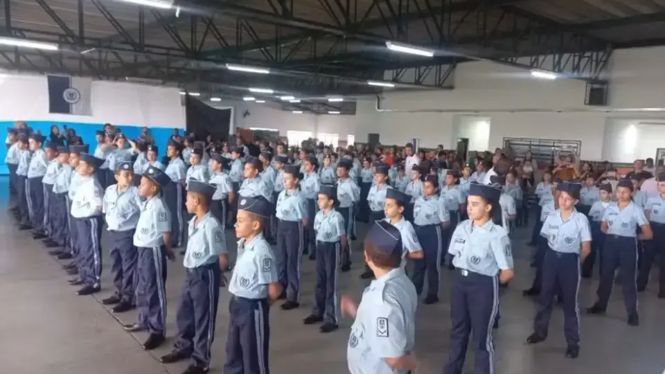 Desembargador determina suspensão de escolas cívico-militares de Tarcísio em SP