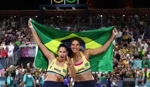 Ana Patrícia e Duda conquistam medalha de ouro no vôlei de praia