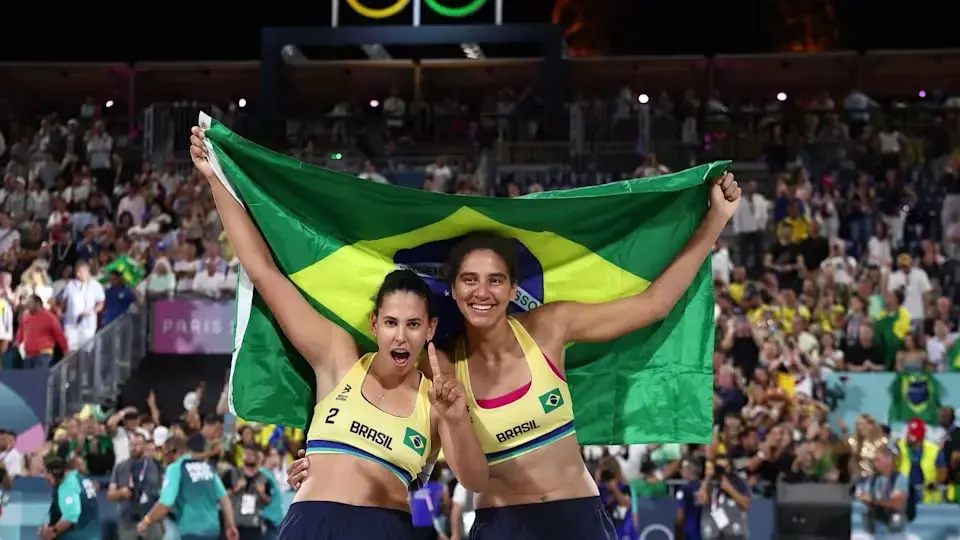 Ana Patrícia e Duda conquistam medalha de ouro no vôlei de praia