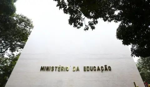 Servidores ameaçam greve nos dois principais órgãos ligados ao MEC