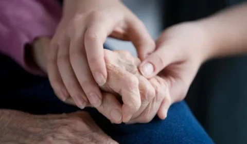 Marcapasso feito com IA que reduz em 50% os sintomas do Parkinson