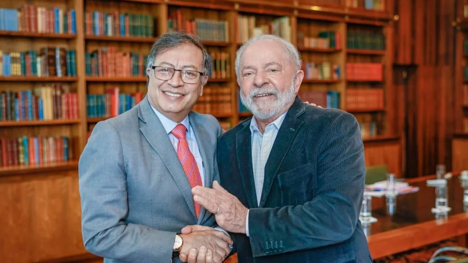 Lula e Gustavo Petro devem conversar hoje sobre eleição na Venezuela