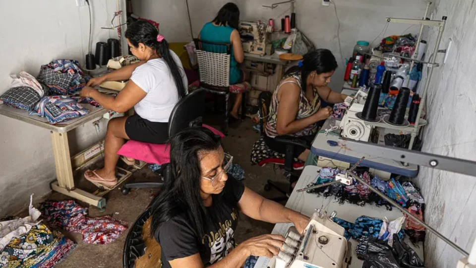 Costureiras denunciam problemas de saúde e precarização em maior polo têxtil do Nordeste