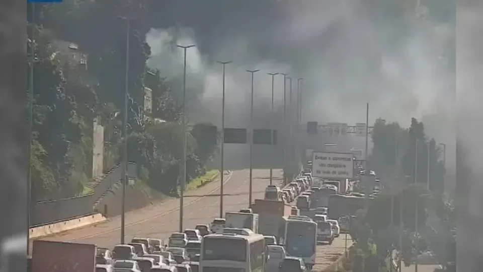 Vítimas de inalação de fumaça em túnel no Rio de Janeiro continuam internadas