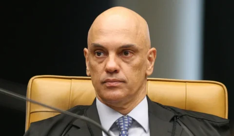 Moraes mantém bloqueio do X e condiciona volta a pagamento de multas