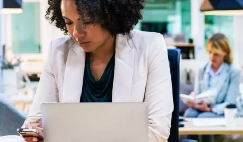 21% das mulheres negras ocupadas não conseguem contribuir para a Previdência, aponta pesquisa