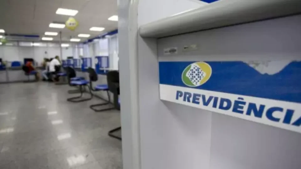 Negligência com INSS prejudica a população, diz representante dos previdenciários em greve