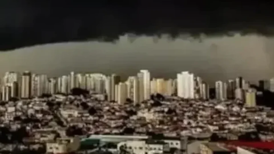 Chuva preta cai em cidades de SC, mas também deve atingir SP, PR e MS