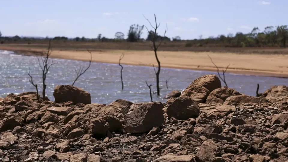 Estiagem prolongada pode afetar preços dos alimentos, transportes e energia elétrica