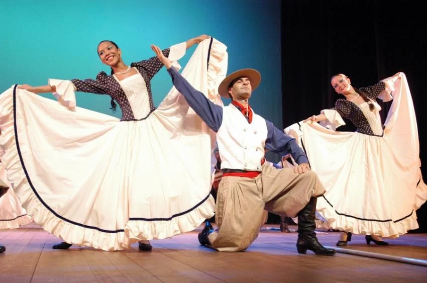 A chimarrita, dança típica do Rio Grande do Sul, mostra elementos da geografia, influências dos países vizinhos e faz parte da identidade dos gaúchos. Crédito: Creative Commons