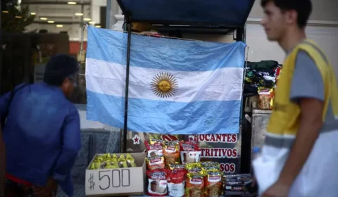 Inflação na Argentina sobe em agosto e atinge 236,7% em um ano