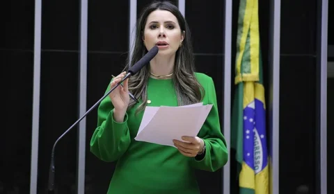 Deputada que pautou PEC que proíbe aborto legal atacou o sistema eleitoral