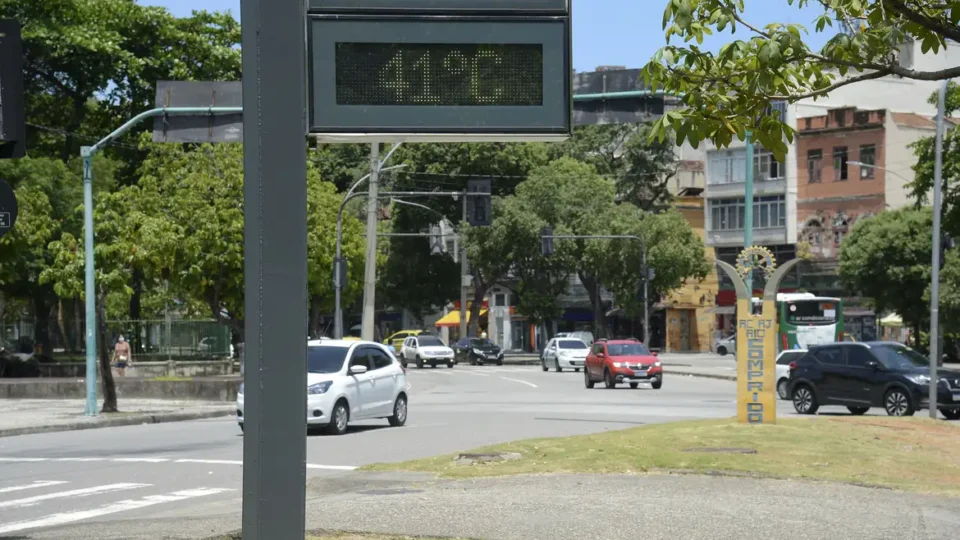 Onze capitais devem ter máximas acima de 35 °C; frente fria chega no final de semana