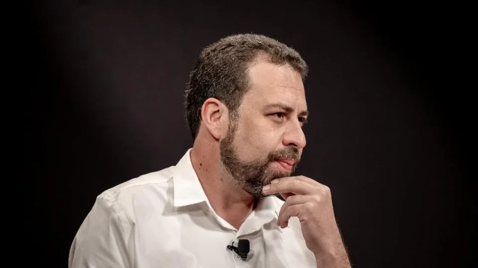 Boulos critica almoço de Nunes e Bolsonaro e repreende militância por vaia a apoiador do prefeito