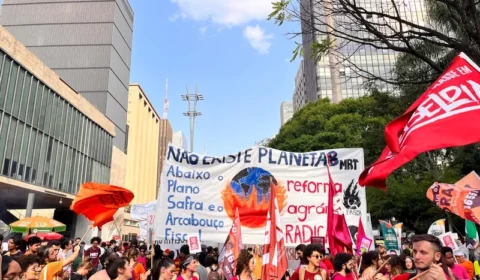 Ato em São Paulo alerta para crise climática e cobra ações efetivas de autoridades