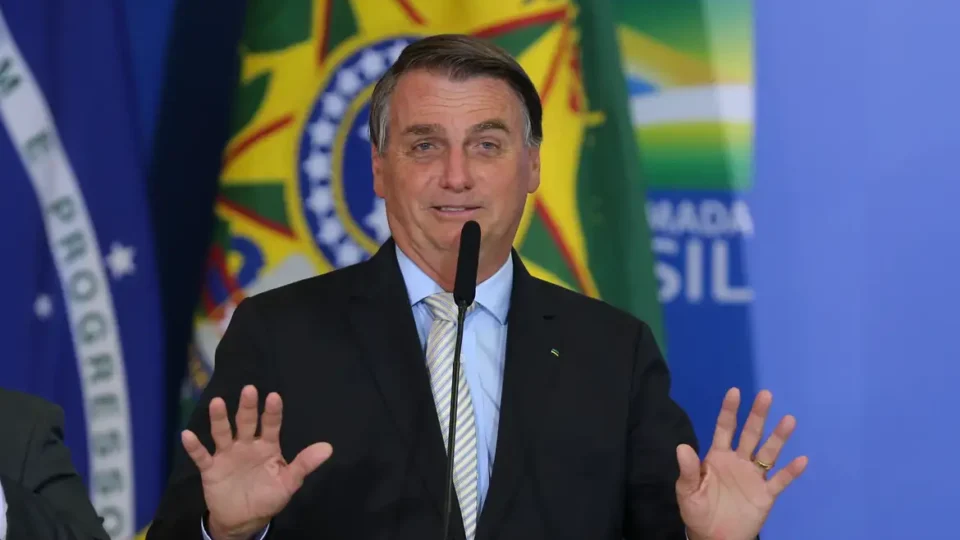 Bolsonaro chama Moraes de ditador e diz que vai ‘desafiar o sistema’ na Paulista