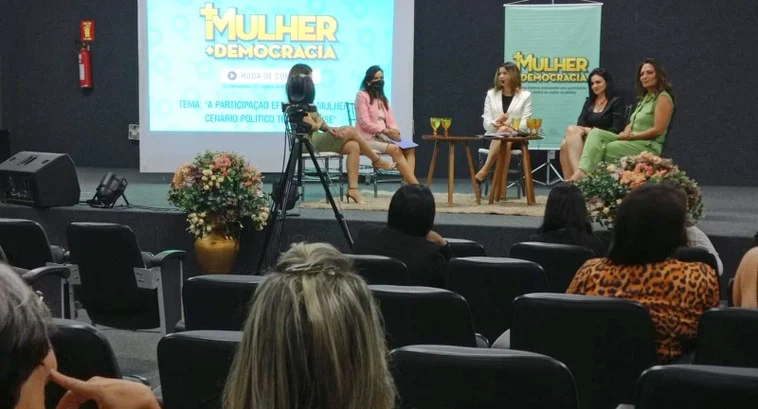 Roda de conversa promovida pela Justiça Eleitoral do Tocantins em Gurupi, 2022, incentivou o debate sobre a participação das mulheres na política. Crédito: TRE-TO