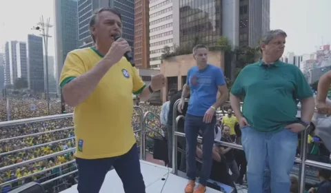 Bolsonaro pede ao Senado que coloque ‘freio’ em Alexandre de  Moraes