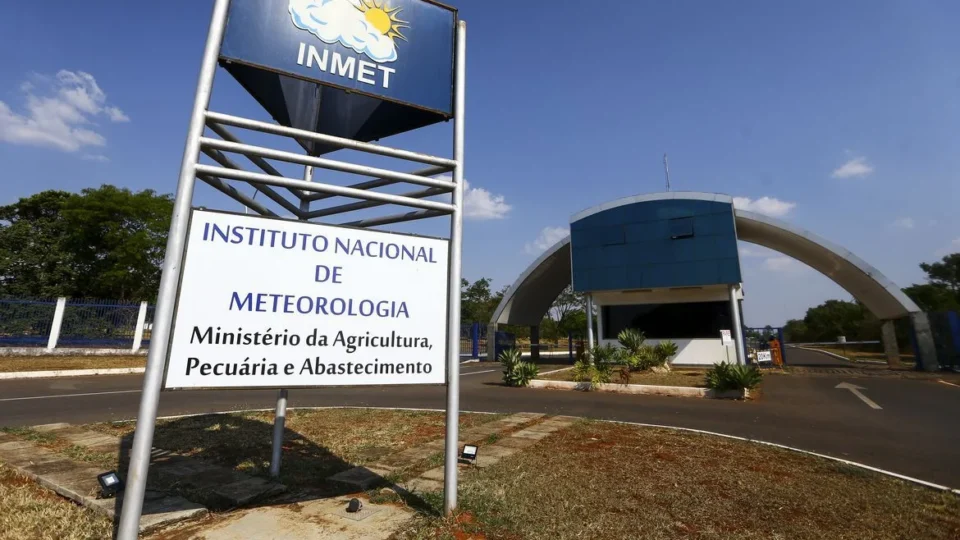 Servidores cruzam os braços contra cortes no Inmet, órgão oficial de meteorologia do Brasil