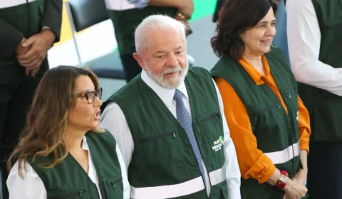 SUS tem estoques zerados após governo Lula reduzir entregas de vacinas da covid