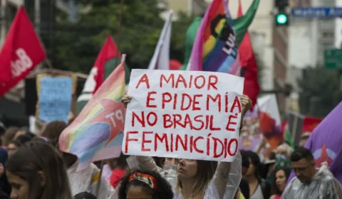 Nova lei de feminicídio deve acelerar investigações, mas não vai coibir o crime