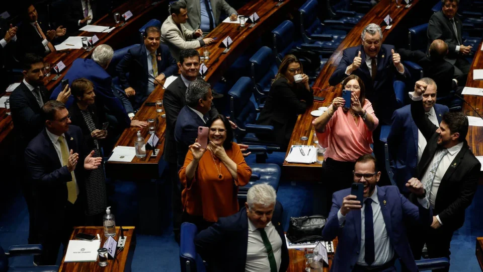 Avança na Câmara pacote que limita poderes de ministros do Supremo Tribunal Federal