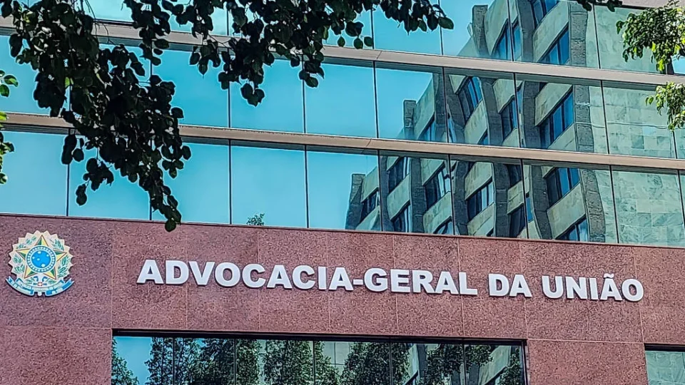 Penduricalho da AGU abre crise no governo e pode provocar suspensão de acordo salarial