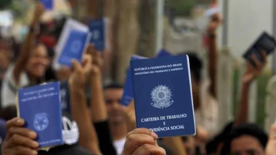 Desemprego cai para 6,4% no país, menor taxa da série histórica para o terceiro trimestre