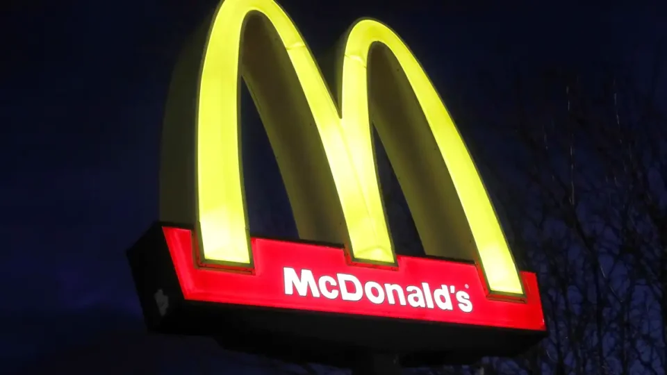 EUA: surto de E. coli pode estar relacionado a sanduíche do McDonald’s