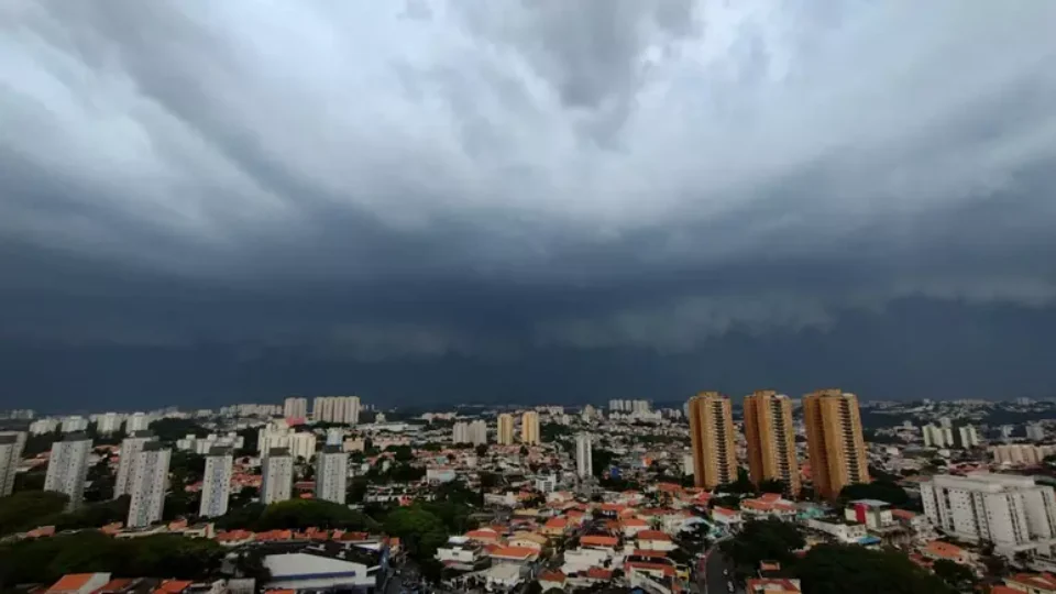 Temporal atingiu 17 linhas de alta tensão, e Enel não dá prazo para retomar energia em SP