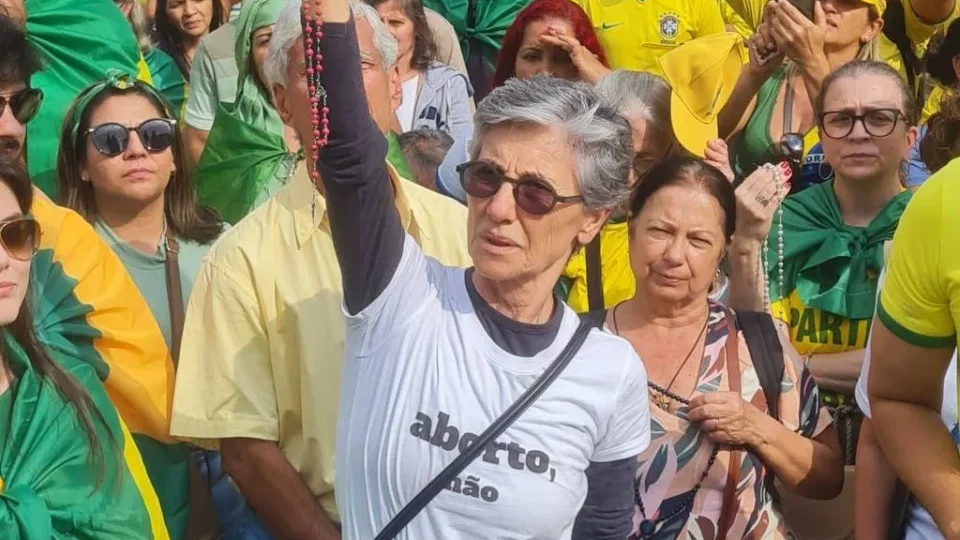 Cássia Kis vira ré por homofobia e pode pagar multa de R$ 1 milhão