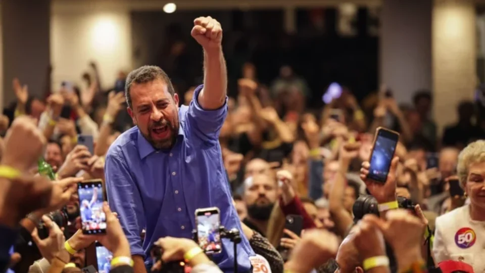 Boulos fala a militantes após derrota e diz que campanha recuperou a ‘dignidade da esquerda’