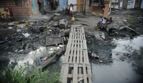 12 milhões de crianças e adolescentes vivem sem acesso a esgoto no Brasil