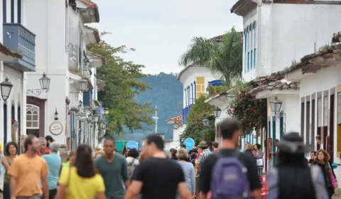 Começou! Festa Literária Internacional movimenta Paraty a partir desta quarta