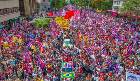 Boulos faz caminhada com Lula na Paulista e diz que farsa de Marçal foi desmascarada