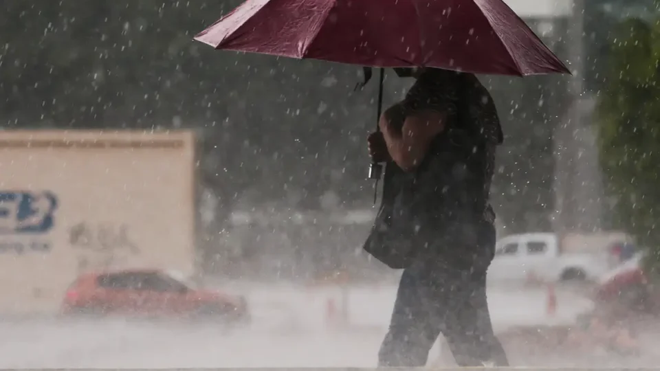 Mais de 10 estados estão sob alerta de perigo para chuvas e tempestades