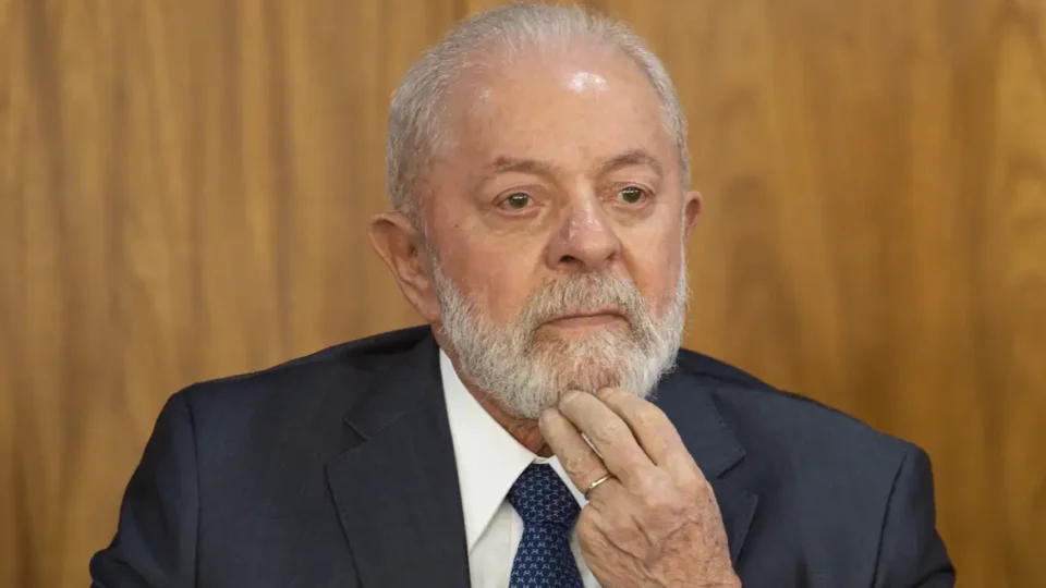 Lula tem quadro estável e está apto a trabalhar em Brasília, diz boletim