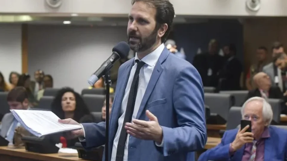 Contaminação por HIV: deputado só tem 13 assinaturas para CPI uma semana depois