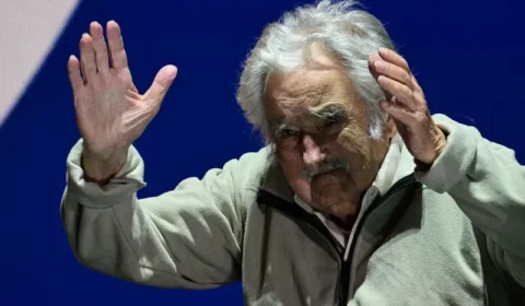 ‘Quando meus braços se forem, haverá milhares de braços na luta’, diz Pepe Mujica em tom de despedida