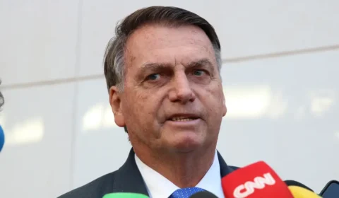 Bolsonaro vai ao Senado negociar anistia a ele próprio para apoiar Alcolumbre e Motta