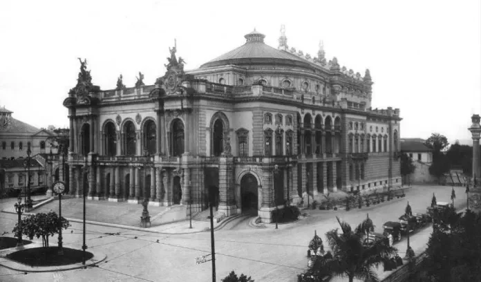 Inaugurado em 1911, o Theatro Municipal de São Paulo foi considerado um espaço muito “refinado” para o modernismo da Semana de Arte Moderna. Crédito: Divulgação