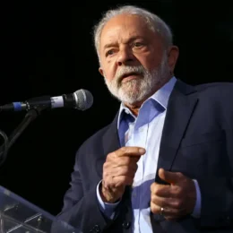 Lula ainda tem risco de sangramento intracraniano e deve repetir exames, dizem médicos