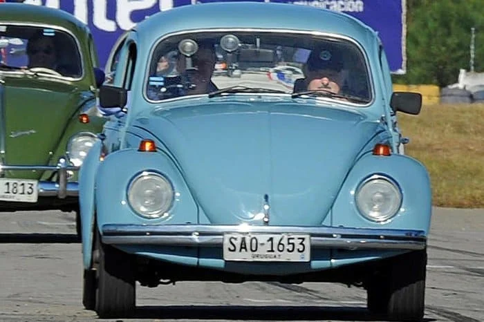 Mujica e seu fusca azul ano 1987. Foto: AFP