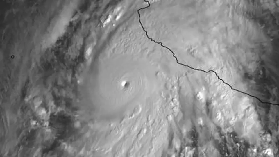 Previsão de furacões melhora com satélites e impulso da computação