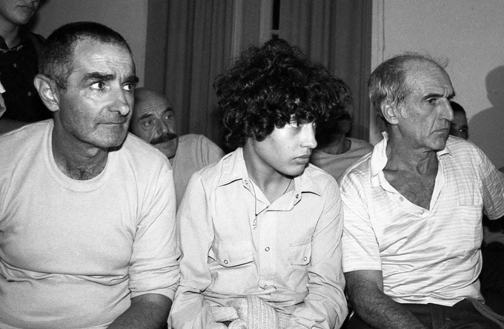 Em 1985, Pepe Mujica, Mauricio Rosencof e Adolfo Wassen Jr. foram libertados após anos de prisão durante a ditadura uruguaia, marcando o retorno à democracia no país. Foto: AFP