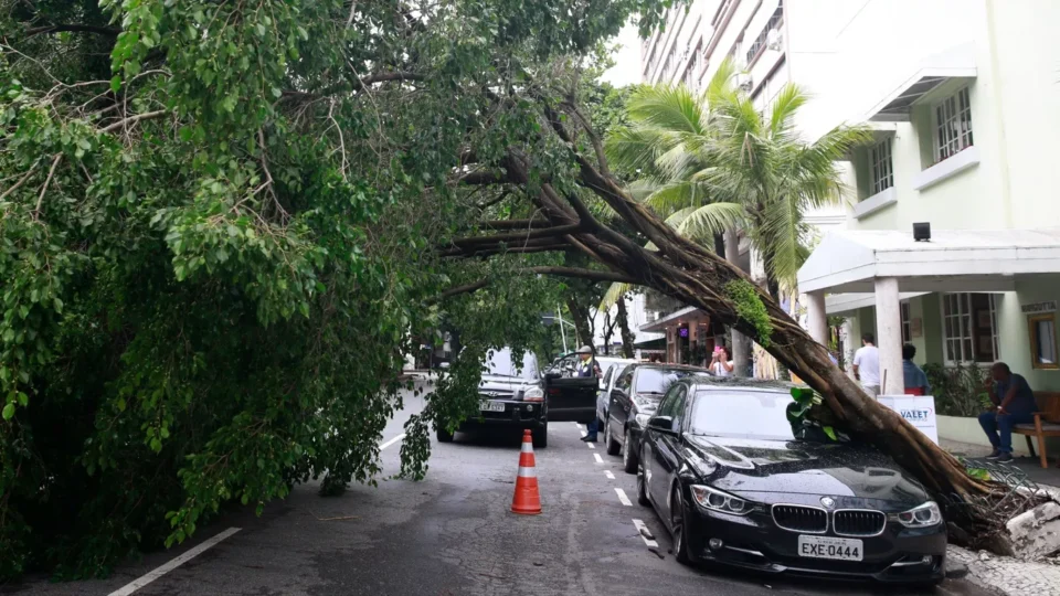 Final de semana com frente fria traz mais chuvas para o Centro-Sul do país